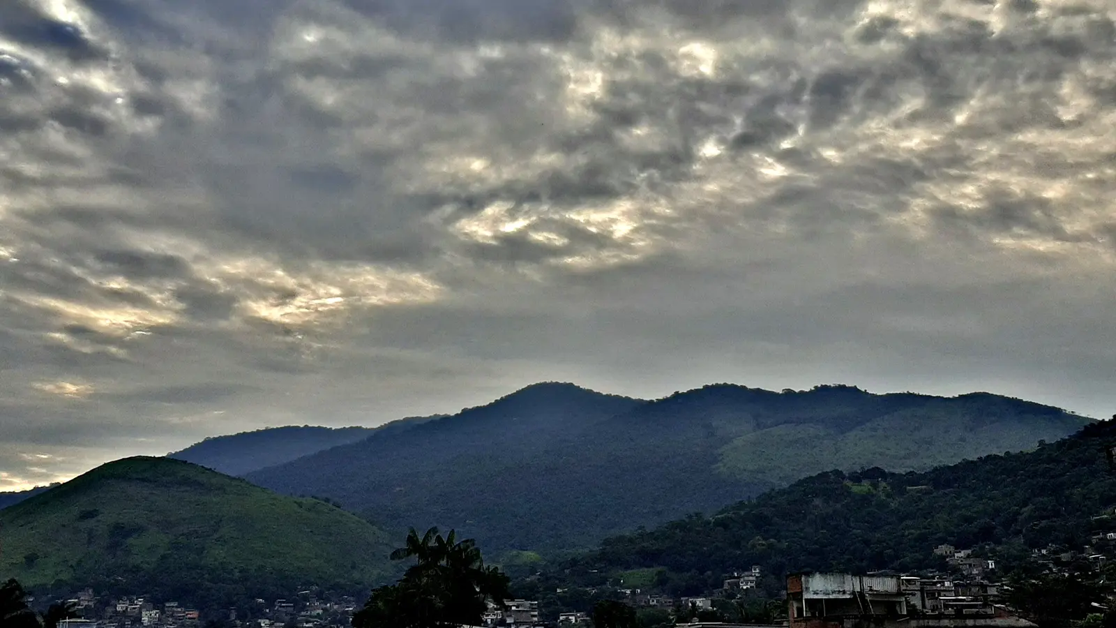 A Serra do Mendanha vista de Mesquita, na página de contabilidade em Mesquita
